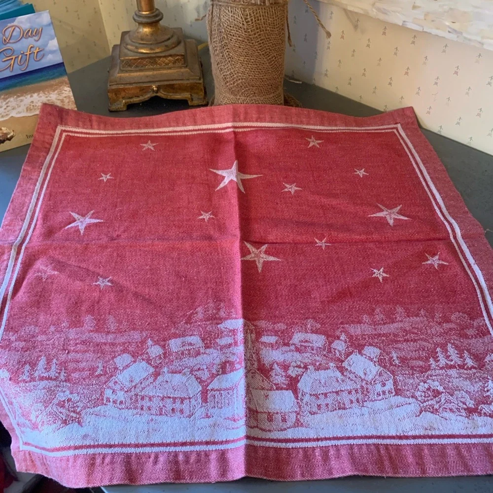 5 WILLIAMS SONOMA, RED and WHITE St. Nick Napkins, textured 48 Linen 52 Cotton.